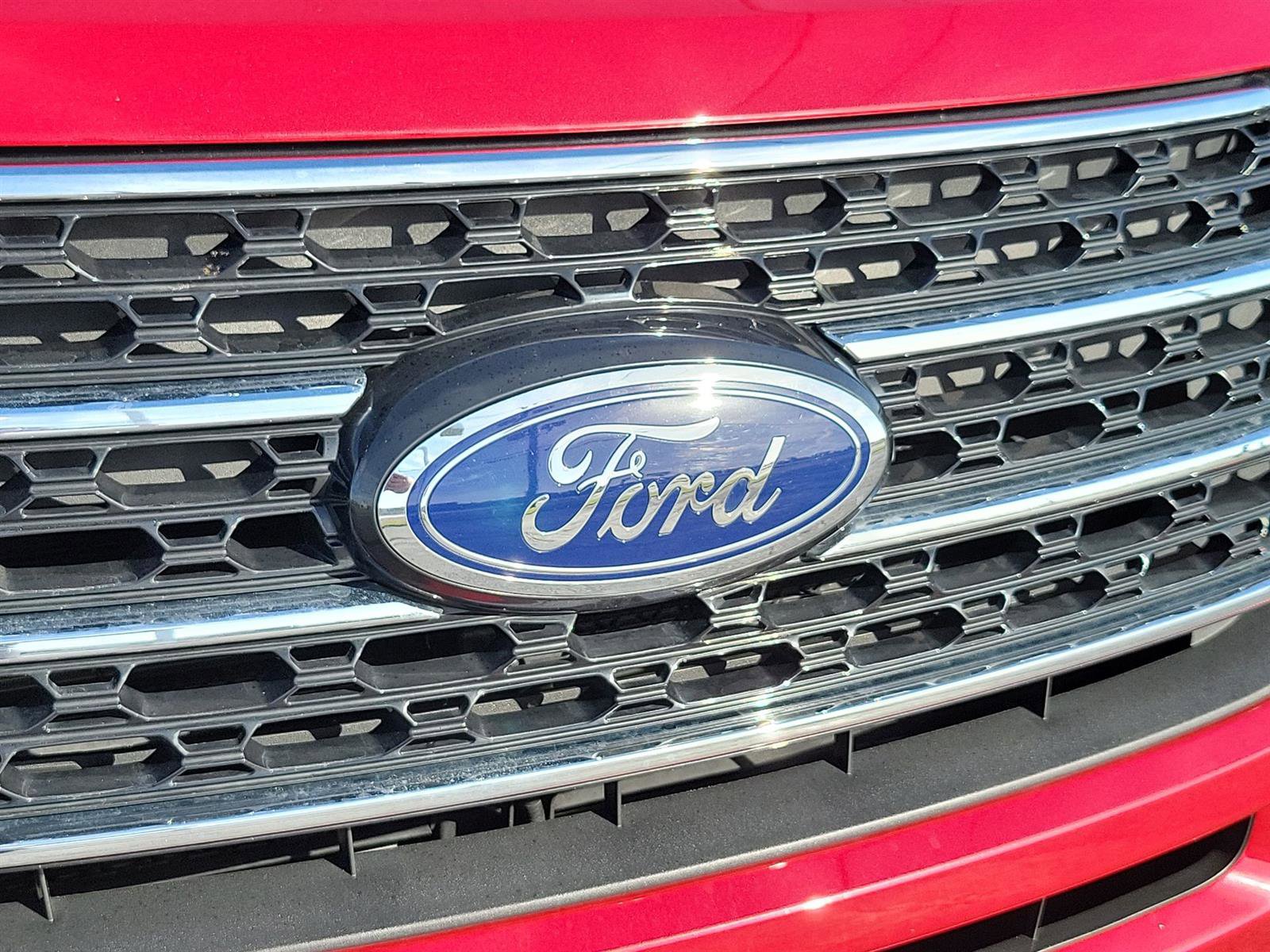 Used 2023 Ford Explorer XLT image 28