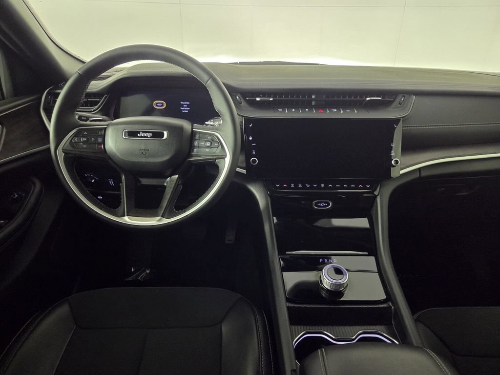 Used 2026 Jeep Grand Cherokee Altitude RWD image 25