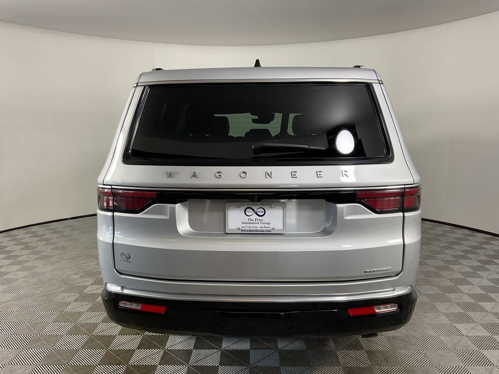 Used 2024 Jeep Wagoneer Series III w/ Flexible Seating Group image 8