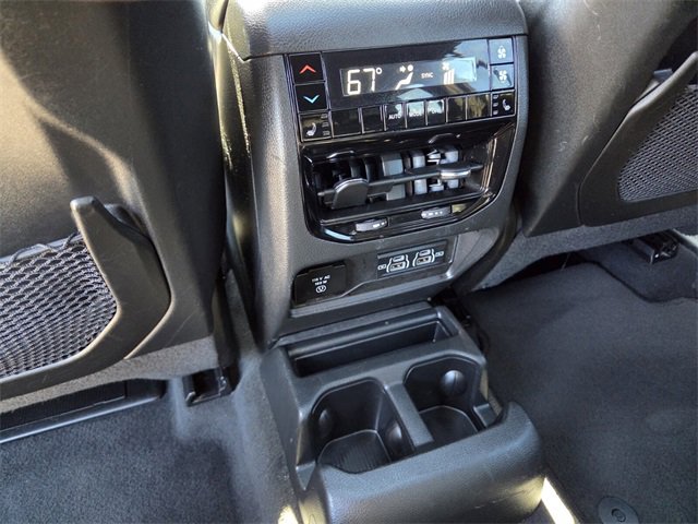 Used 2024 Jeep Grand Cherokee L Limited w/ Luxury Tech Group II image 18
