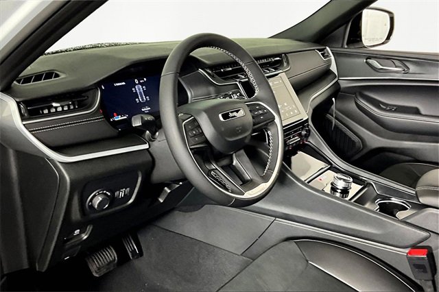 New 2025 Jeep Grand Cherokee Altitude image 8