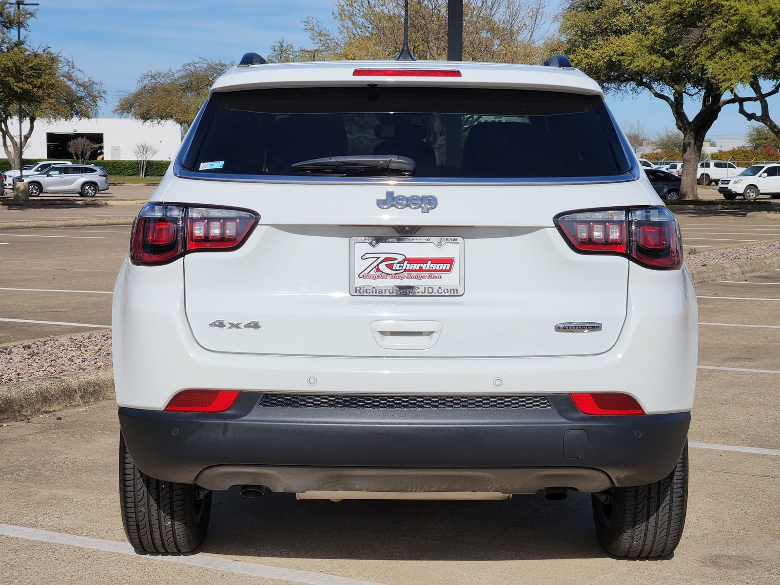 Used 2024 Jeep Compass Latitude w/ Sun and Sound Group image 5