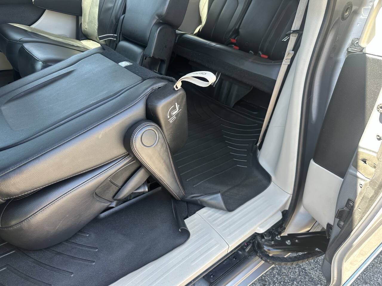 Used 2017 Chrysler Pacifica Touring-L w/ Tire & Wheel Group FWD image 22