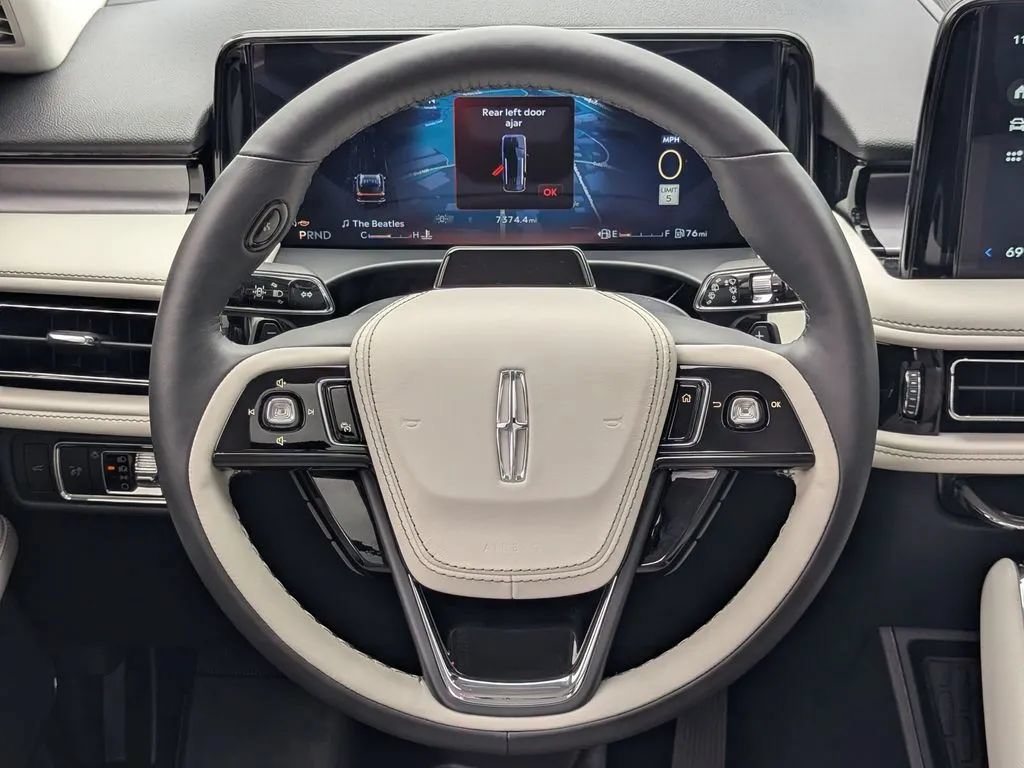 Used 2025 Lincoln Aviator 2WD image 21