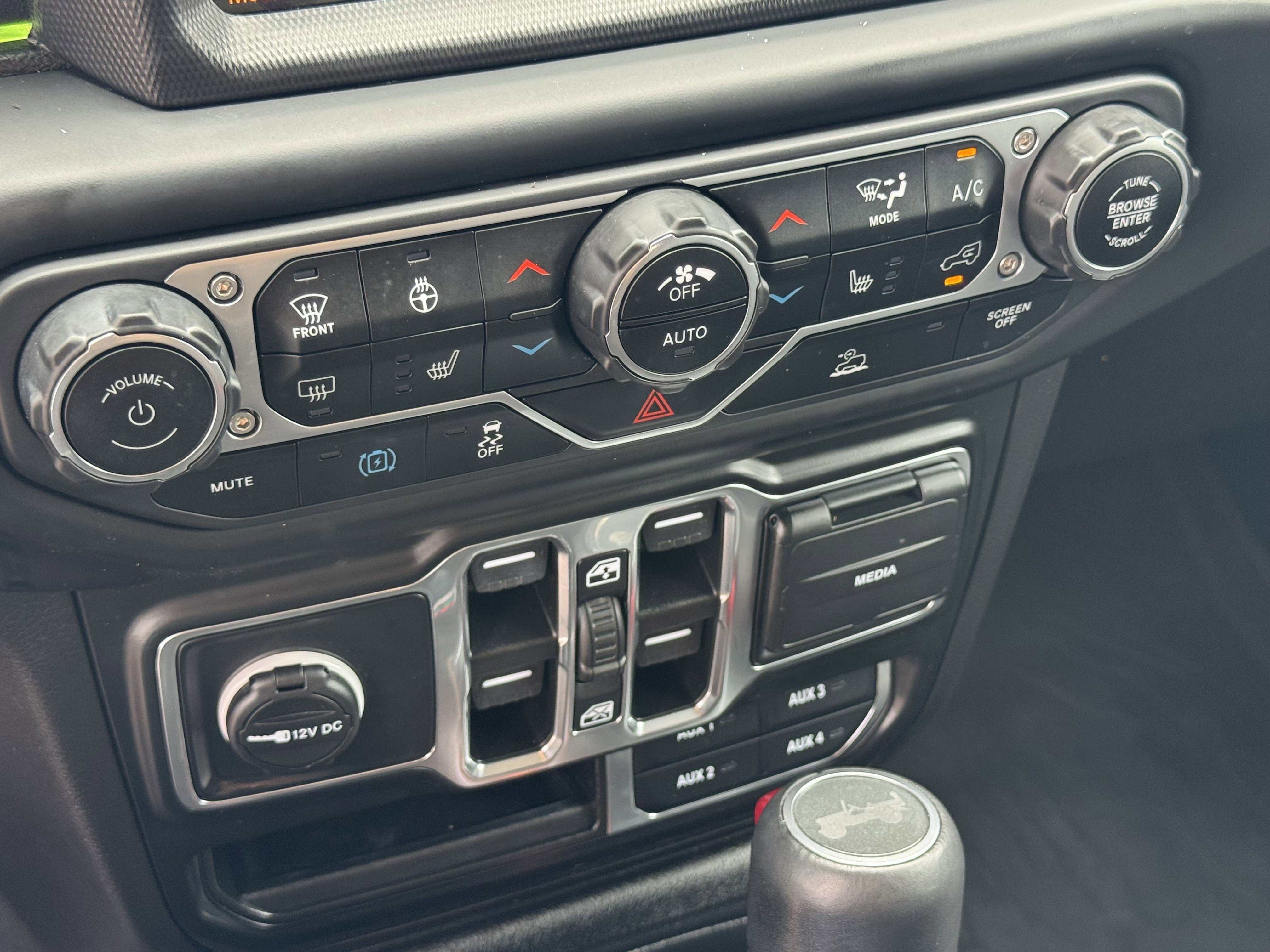 Used 2023 Jeep Wrangler Sahara w/ Cold Weather Group image 20