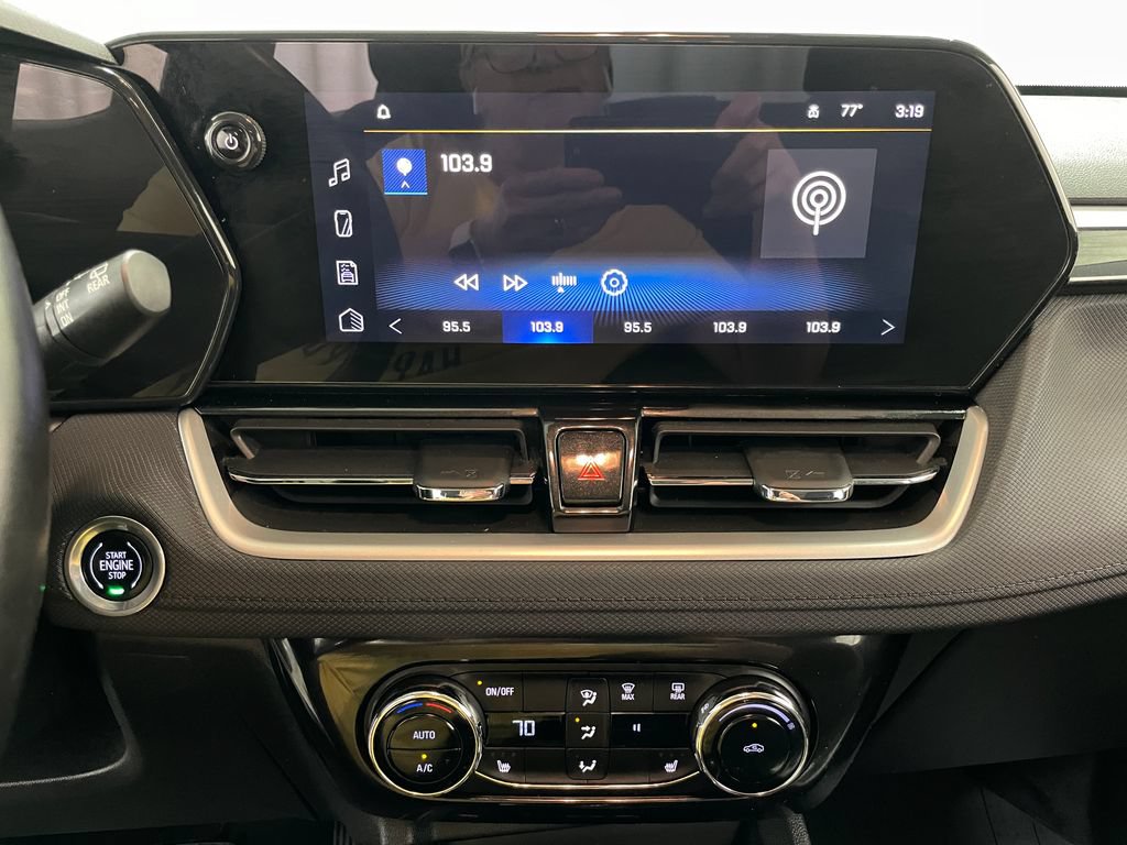 Certified 2025 Chevrolet TrailBlazer LT w/ Convenience Package FWD image 30