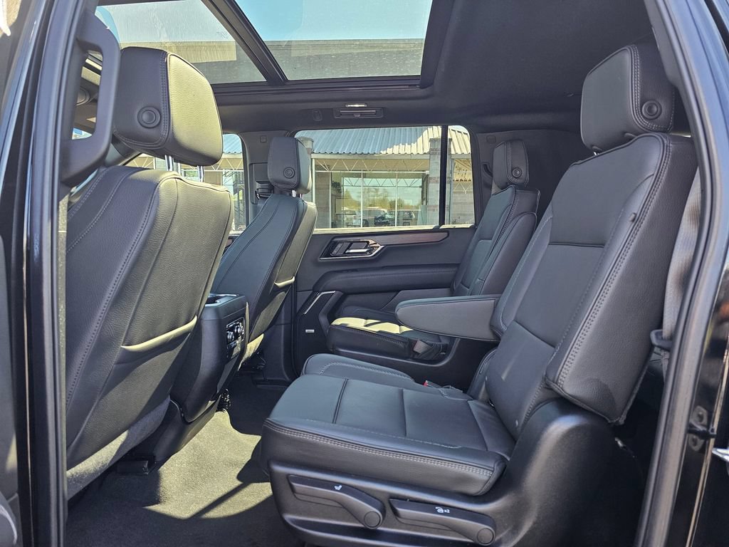 Used 2026 GMC Yukon XL Denali w/ Sun & Power Step Package AWD/4WD image 18