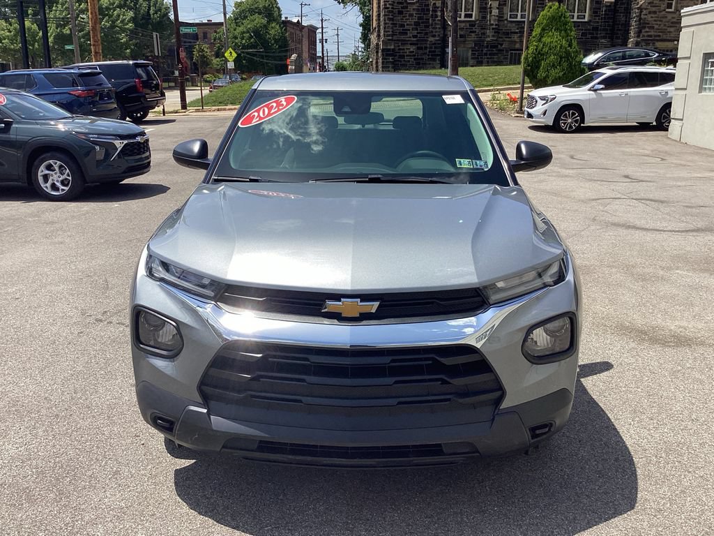 Used 2023 Chevrolet TrailBlazer LS FWD image 2