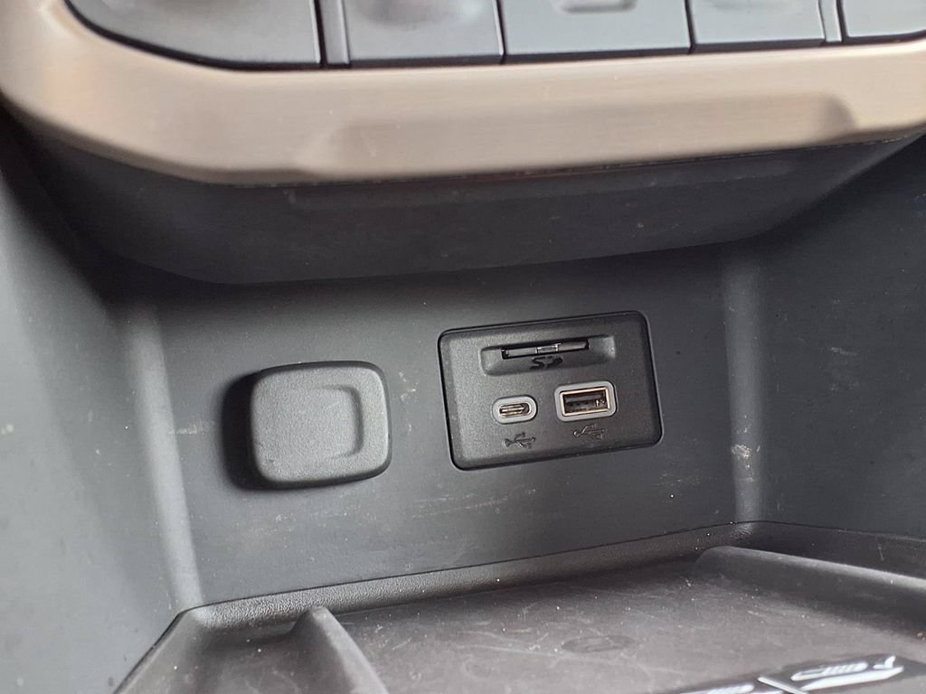 Used 2023 GMC Acadia Denali w/ Denali Technology Package FWD image 12