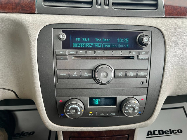 Used 2011 Buick Lucerne CXL FWD image 21