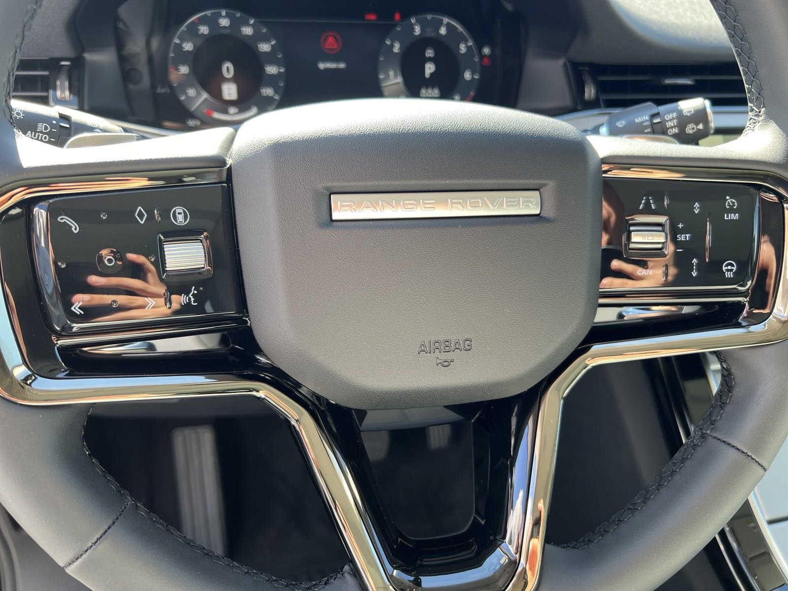 New 2025 Land Rover Range Rover Evoque Dynamic SE image 11