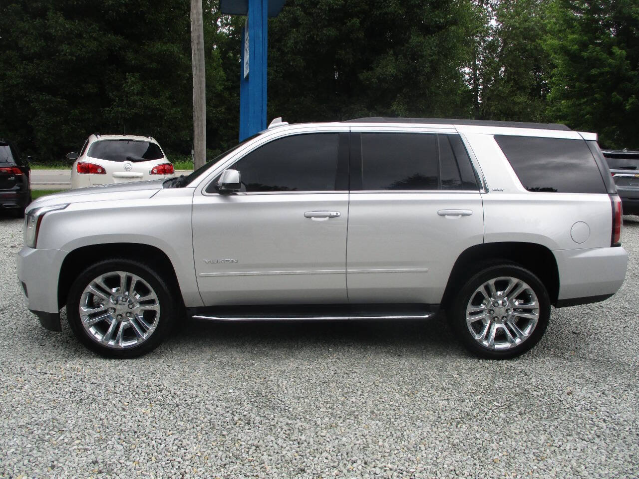 Used 2019 GMC Yukon SLT w/ Premium Edition AWD/4WD image 2