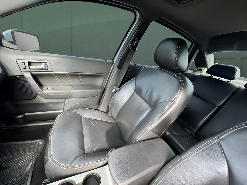 Used 2010 Ford Focus SES image 24