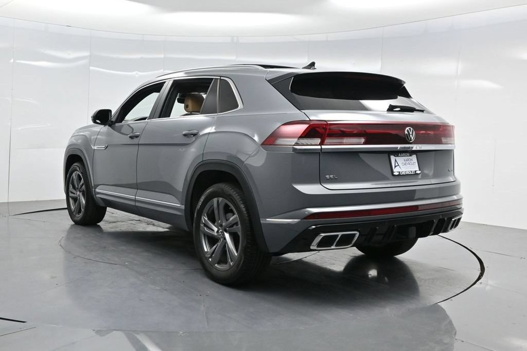 Used 2024 Volkswagen Atlas Cross Sport SEL R-Line AWD/4WD image 5