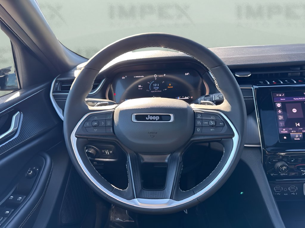 Used 2025 Jeep Grand Cherokee Altitude RWD image 15