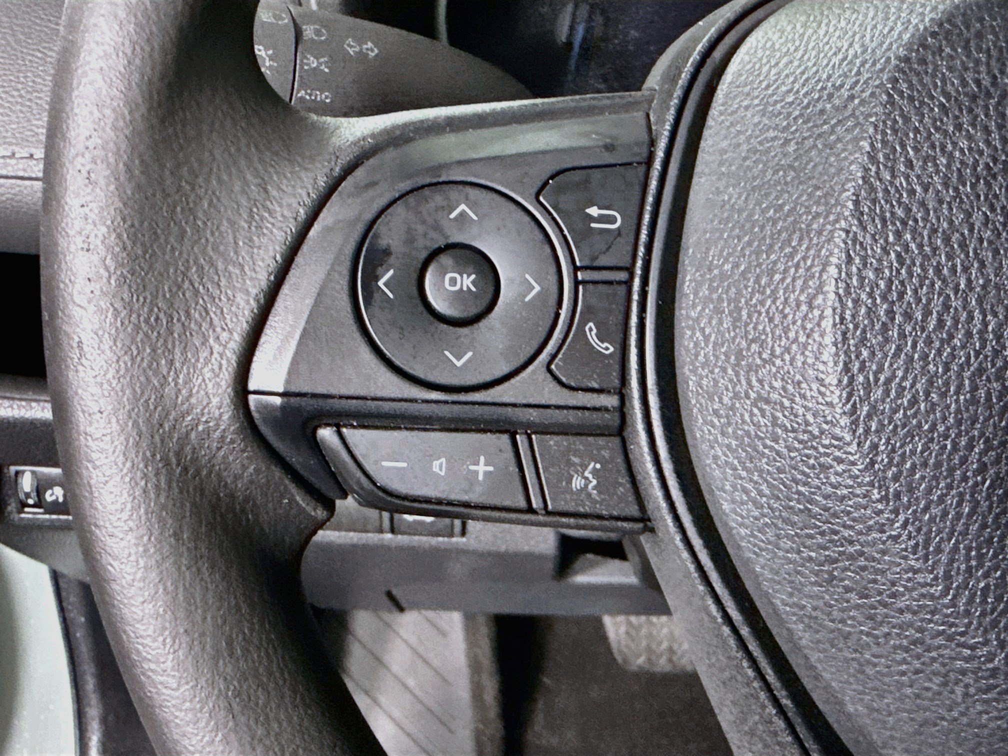 Used 2023 Toyota RAV4 XLE w/ Convenience Package AWD/4WD image 14
