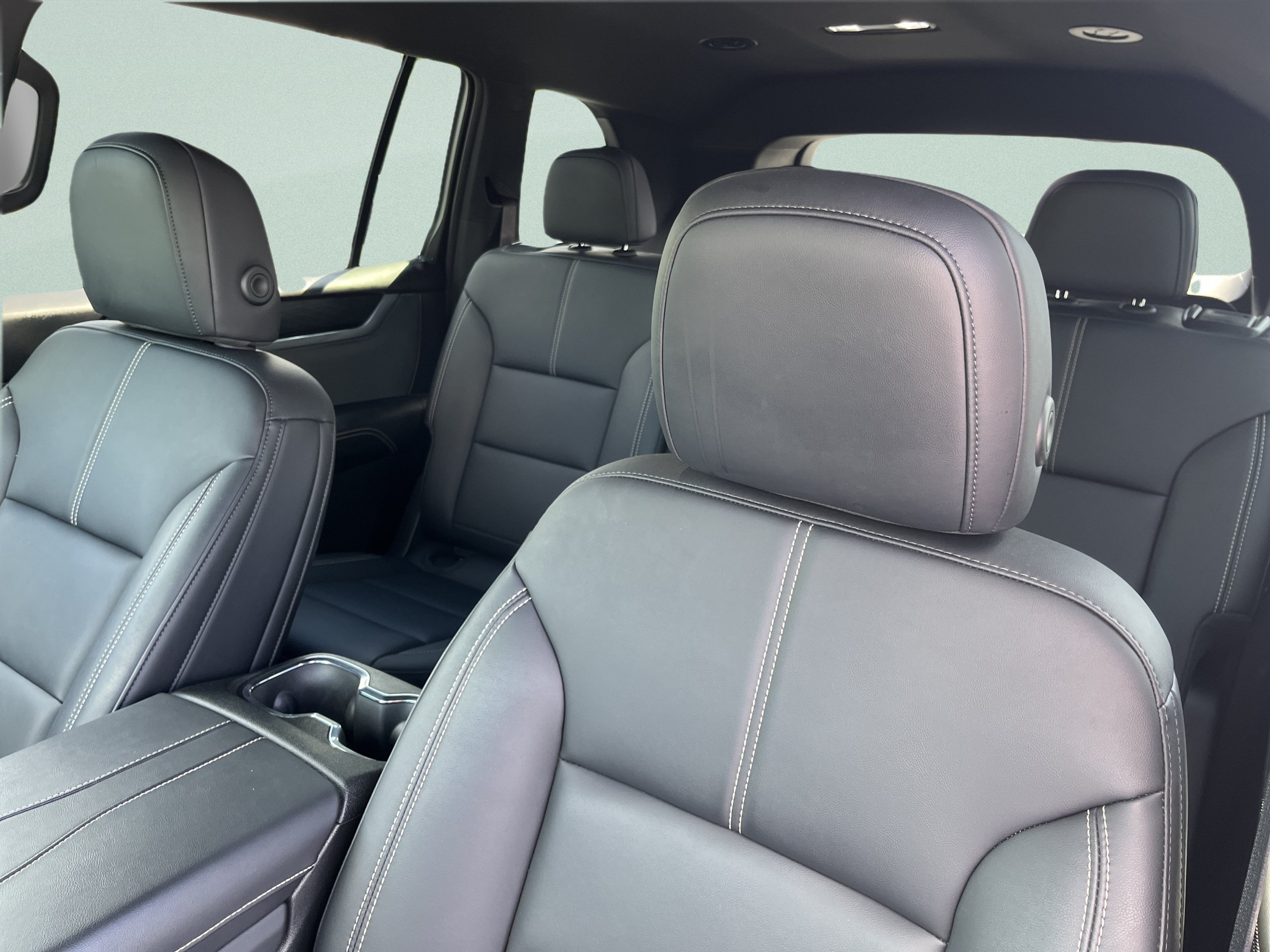 Used 2025 GMC Acadia Elevation w/ Elevation Premium Package AWD/4WD image 14