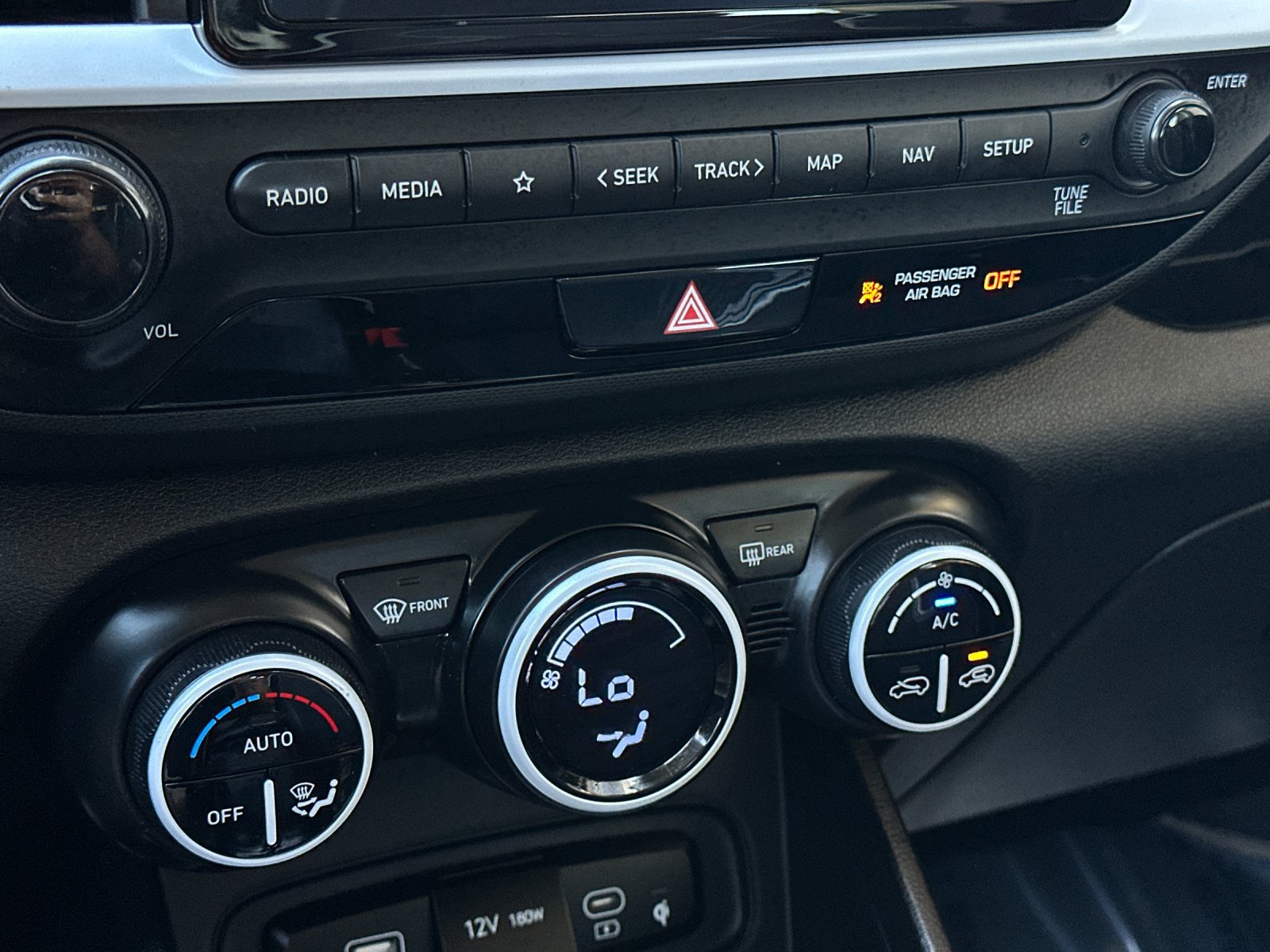 Used 2024 Hyundai Venue Limited FWD image 19