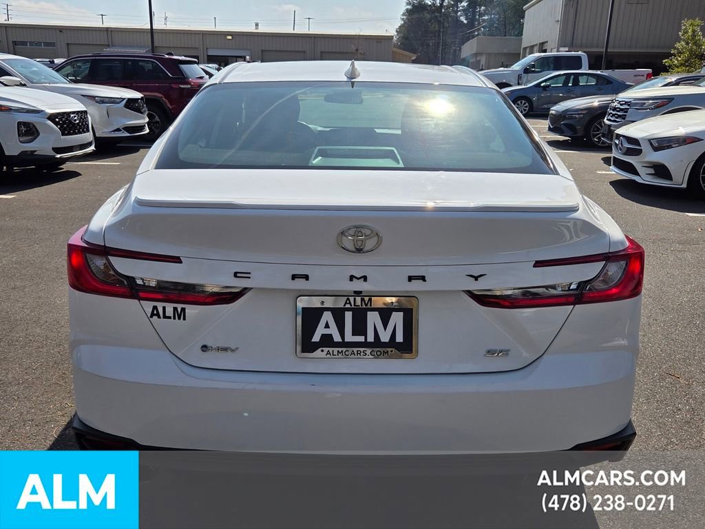 Used 2025 Toyota Camry SE image 4