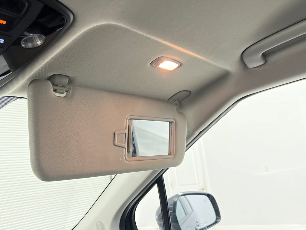 Used 2025 Kia Carnival FWD image 80