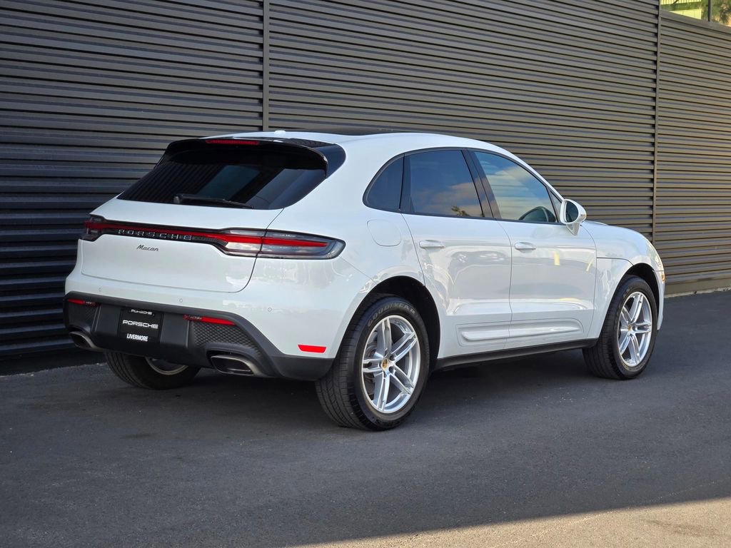 Used 2025 Porsche Macan w/ Premium Package Plus AWD/4WD image 7