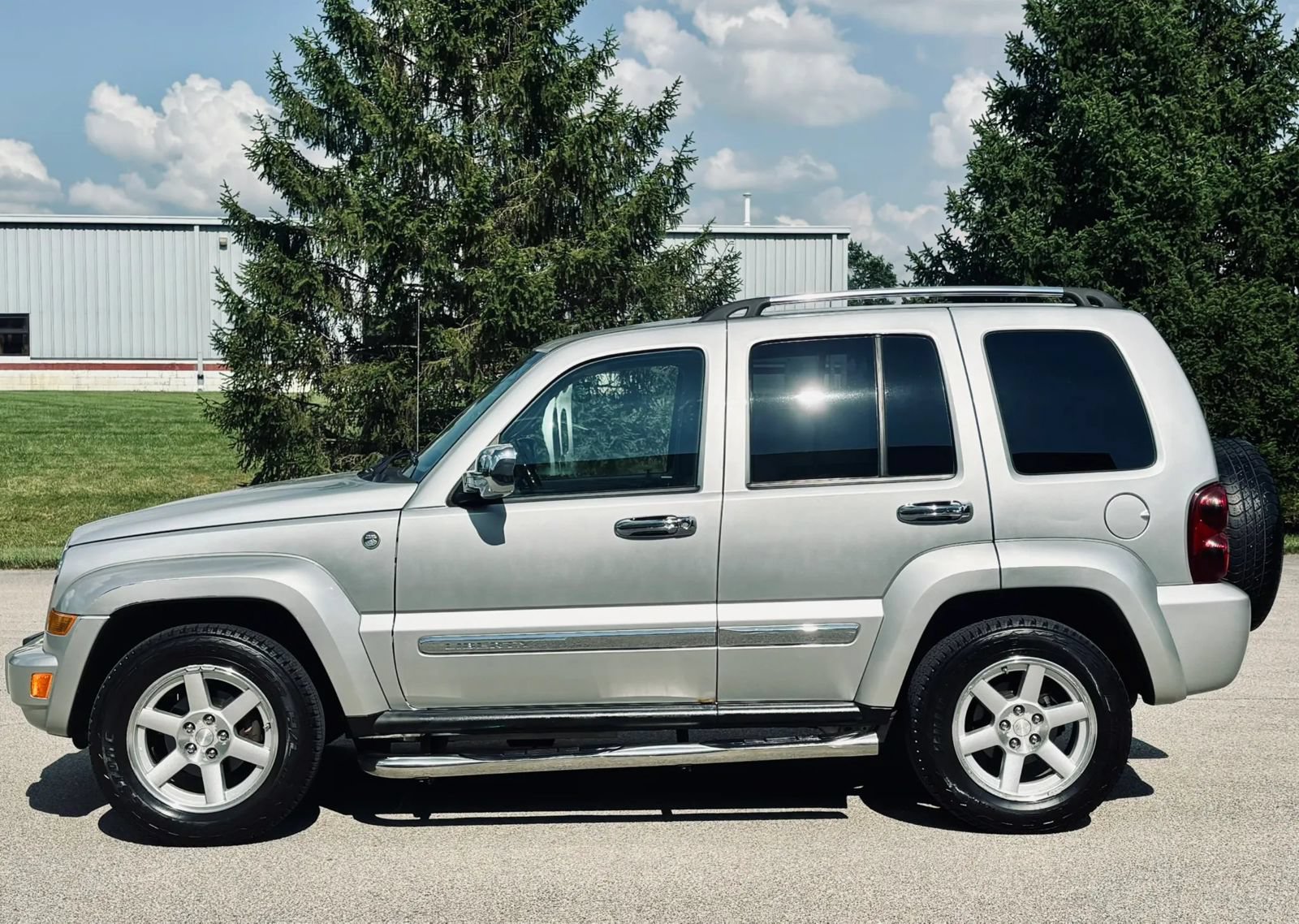 Used 2007 Jeep Liberty Limited AWD/4WD image 7