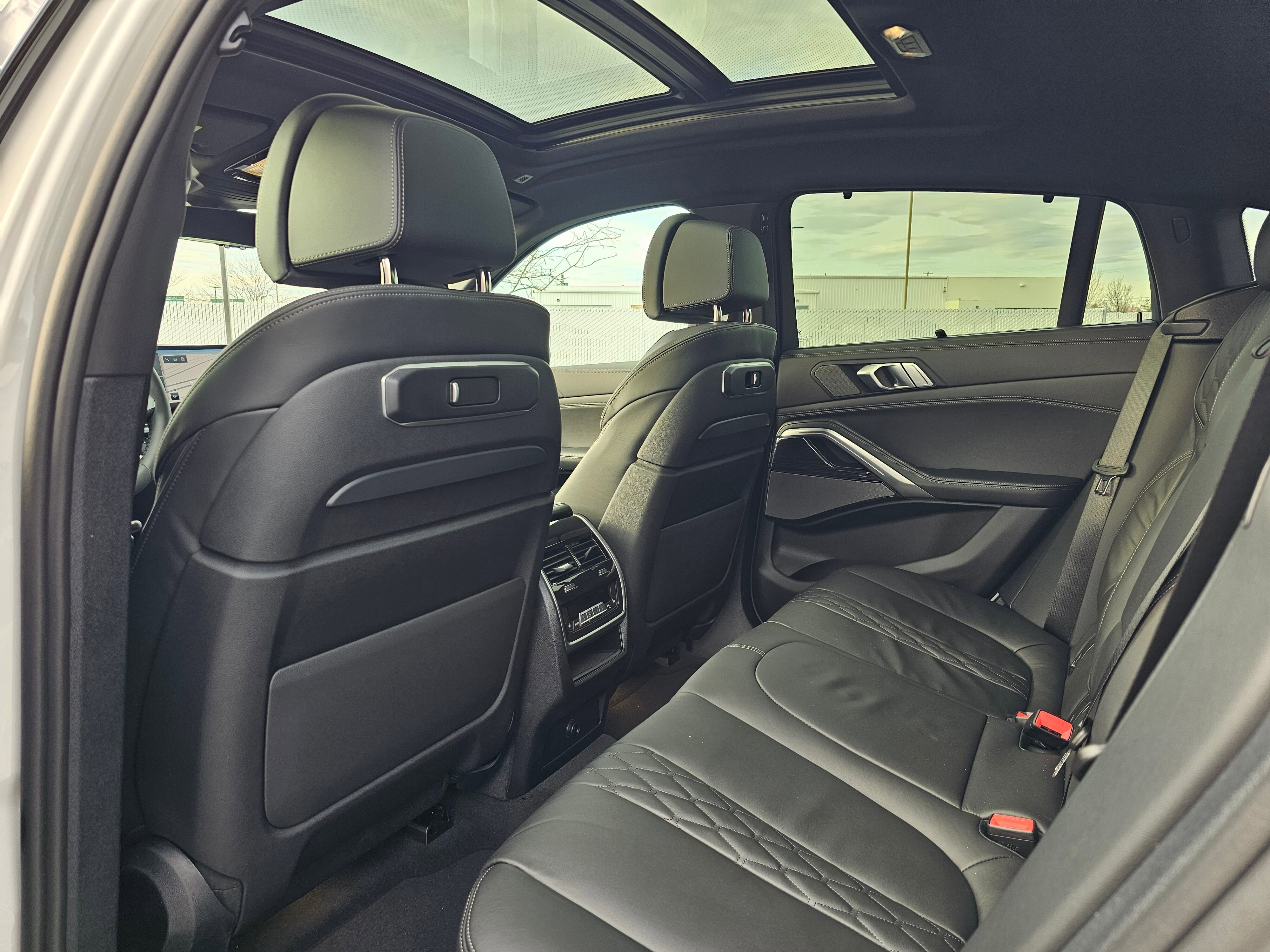 New 2026 BMW X6 xDrive40i w/ Executive Package image 44