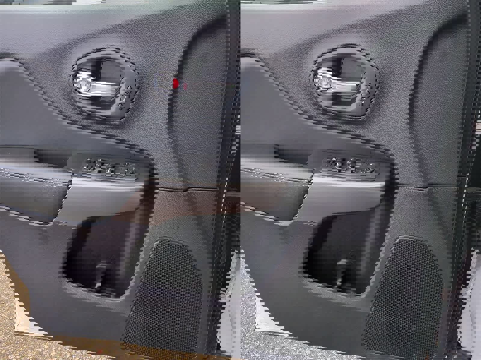 Certified 2020 Jeep Cherokee Limited image 31