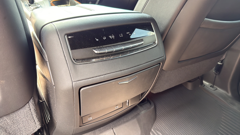 Used 2021 Cadillac Escalade Luxury AWD/4WD image 24
