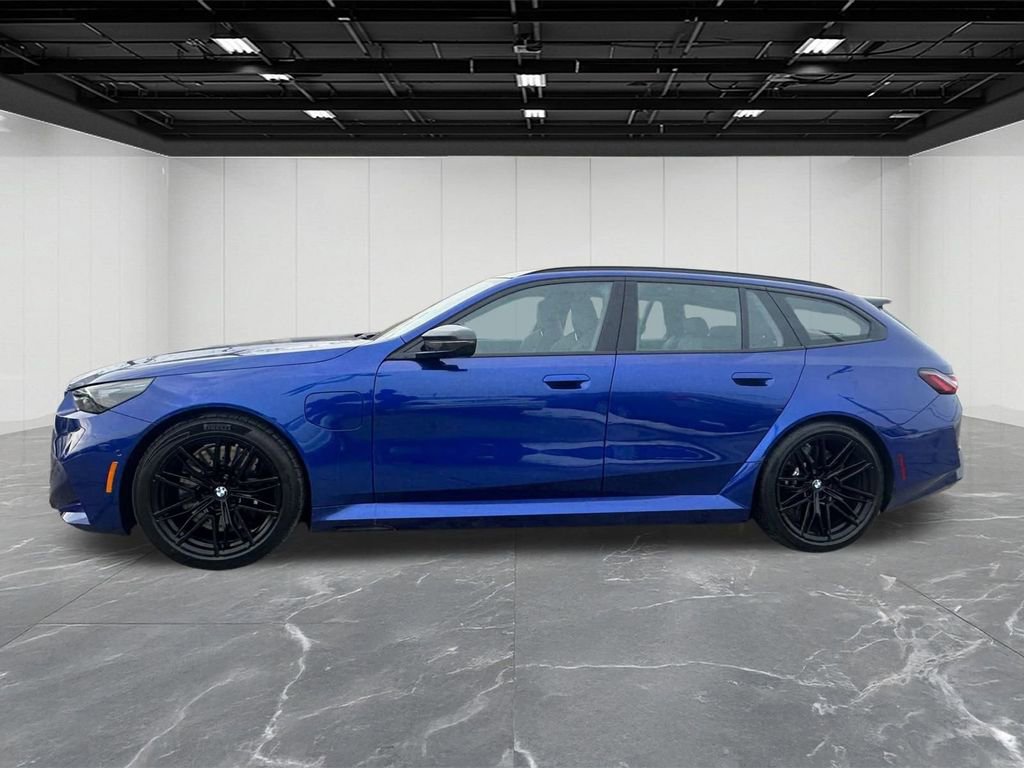 Used 2026 BMW M5 Touring image 2