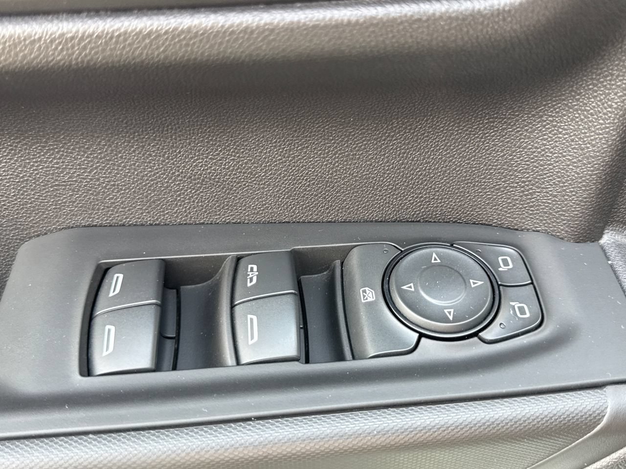 Used 2024 Chevrolet Silverado 1500 Custom Trail Boss AWD/4WD image 17