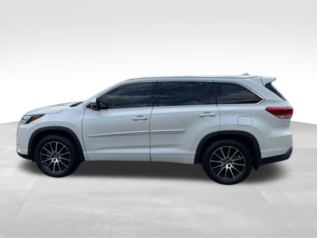 Used 2019 Toyota Highlander Limited Platinum AWD/4WD image 2