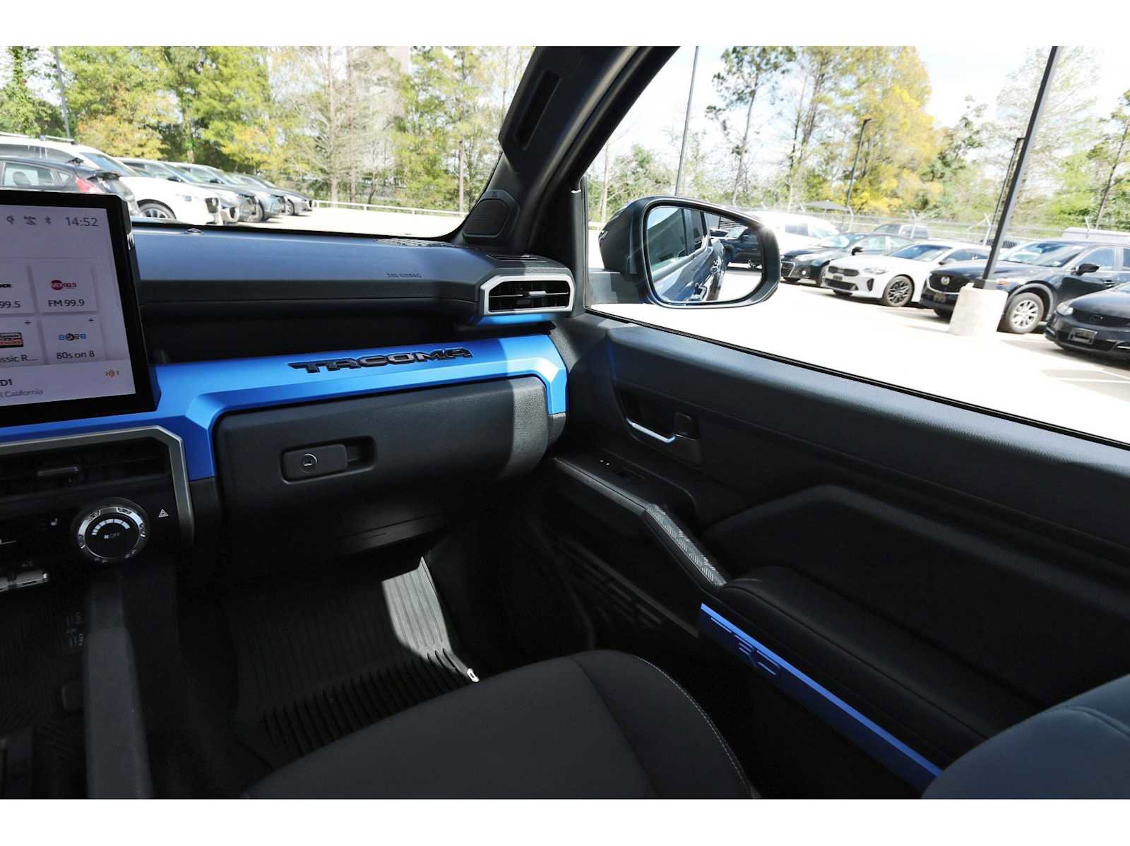 Used 2024 Toyota Tacoma TRD Sport w/ TRD Sport Upgrade Package image 8