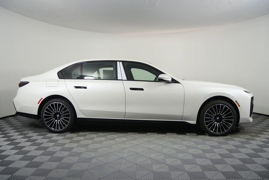 New 2026 BMW 750e xDrive w/ Executive Package image 2