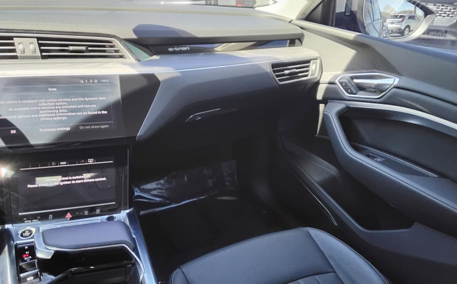 Used 2023 Audi e-tron Premium Plus w/ Premium Plus Package image 18