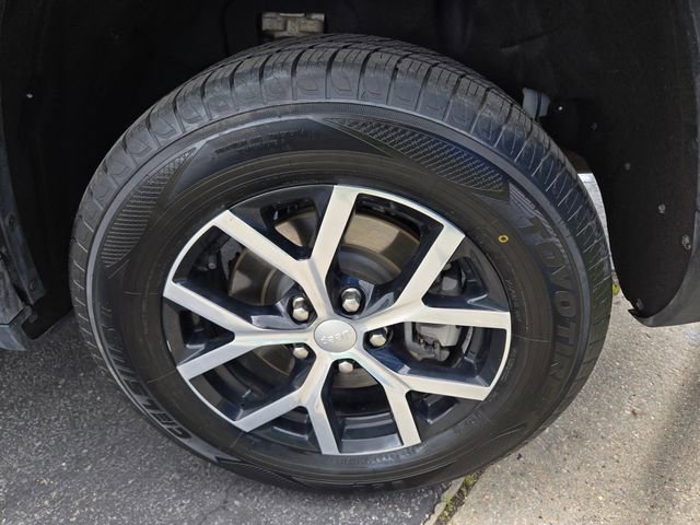 Used 2023 Jeep Grand Cherokee L Limited AWD/4WD image 43