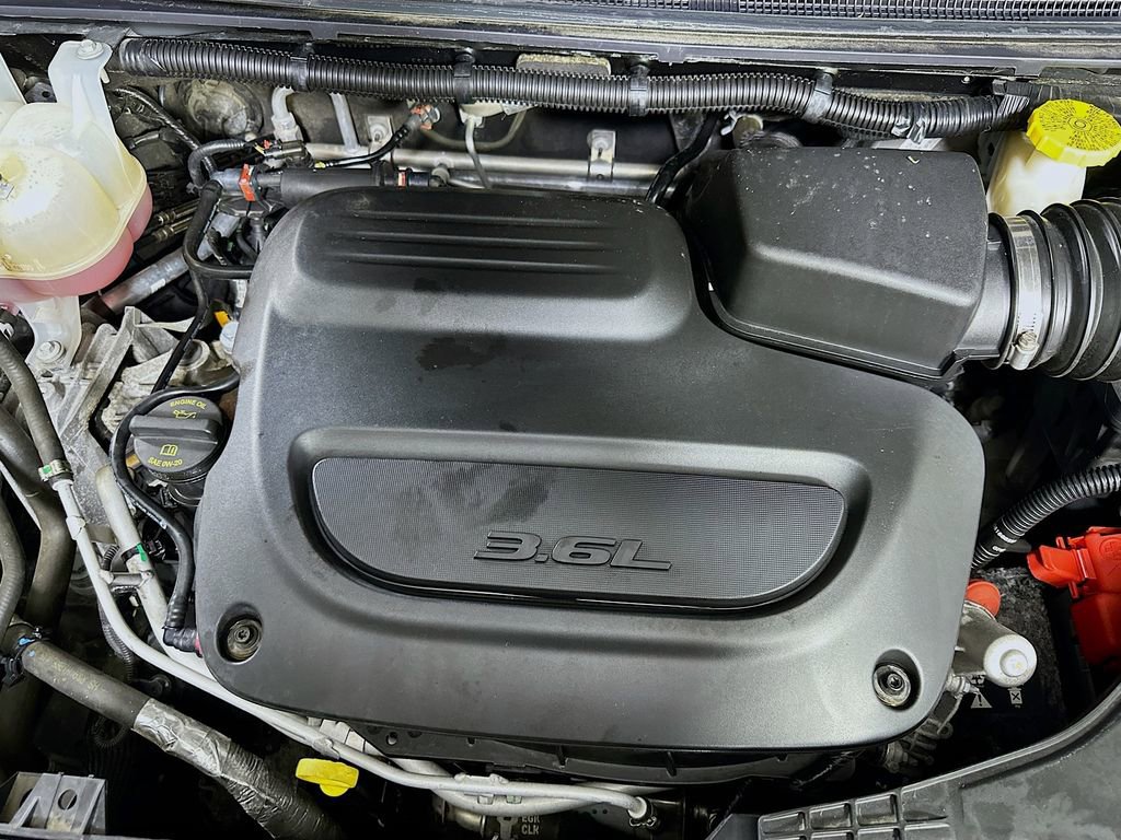 Used 2023 Chrysler Pacifica Limited image 9