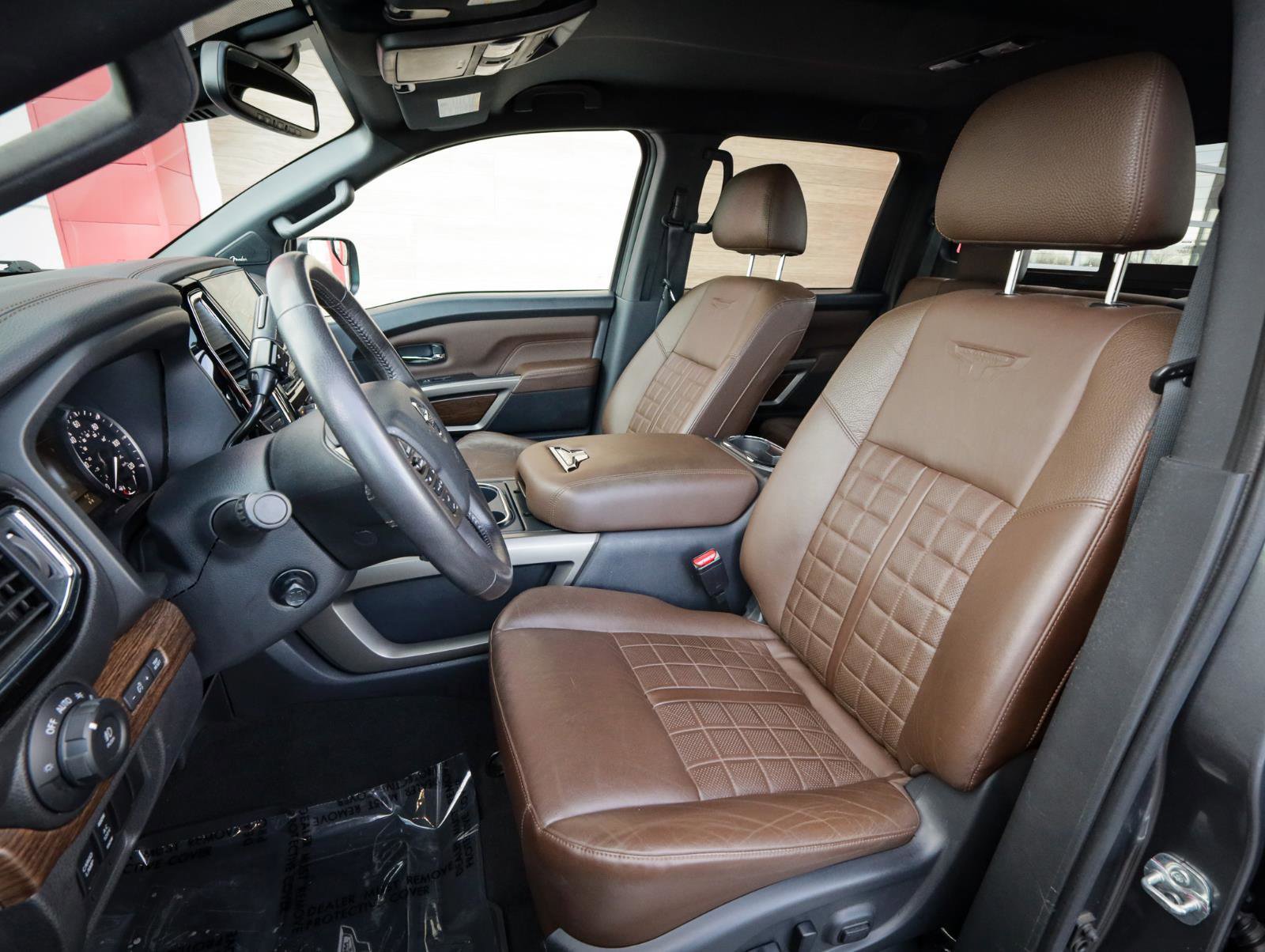 Used 2022 Nissan Titan Platinum Reserve image 13