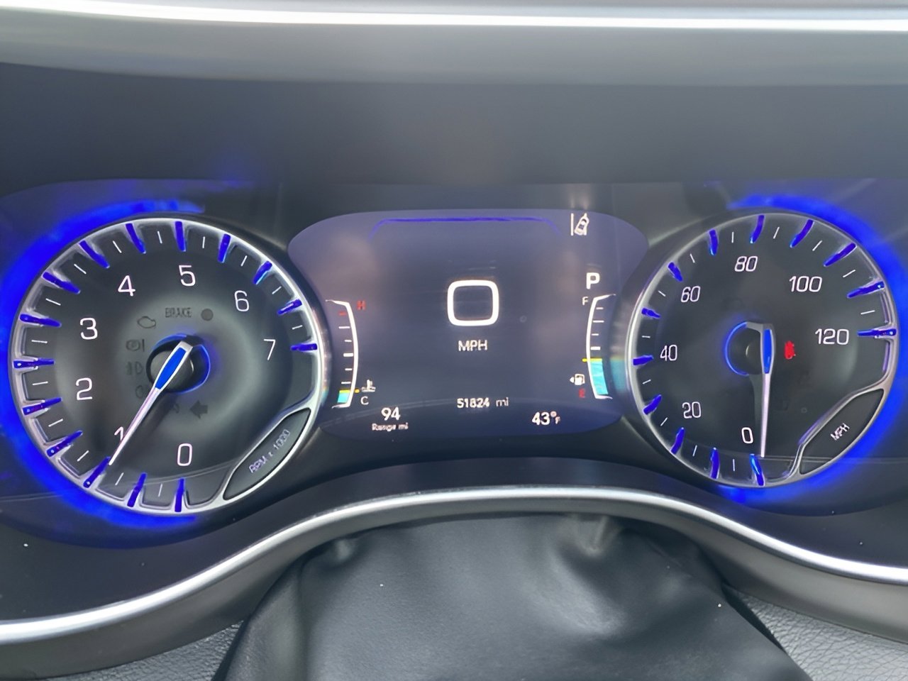 Used 2025 Chrysler Pacifica Select image 40