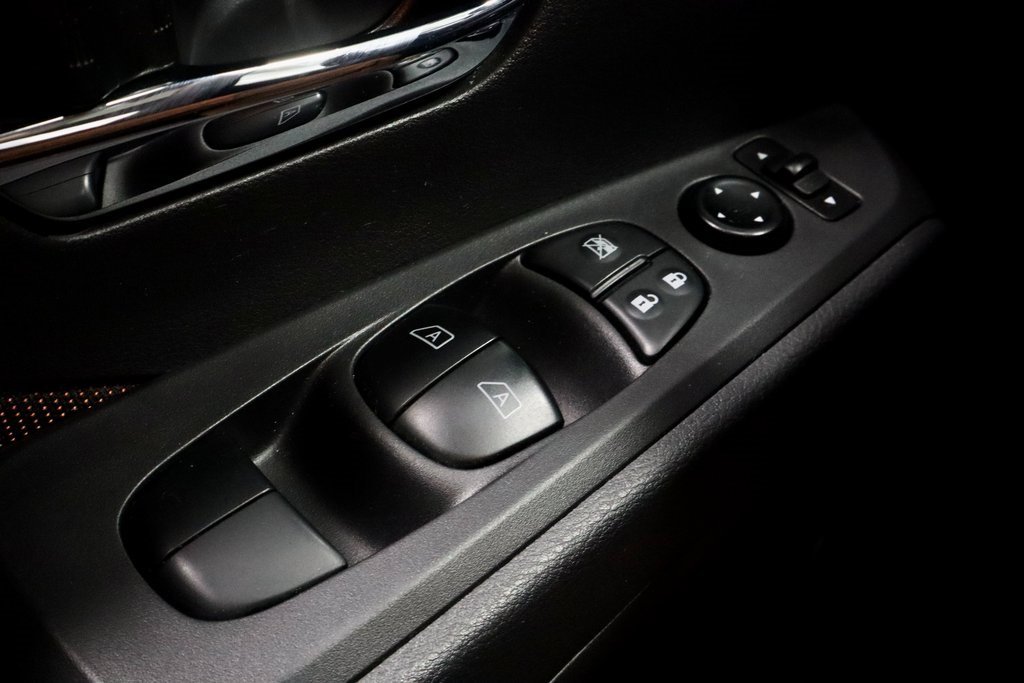 Certified 2023 Nissan Kicks SR image 23