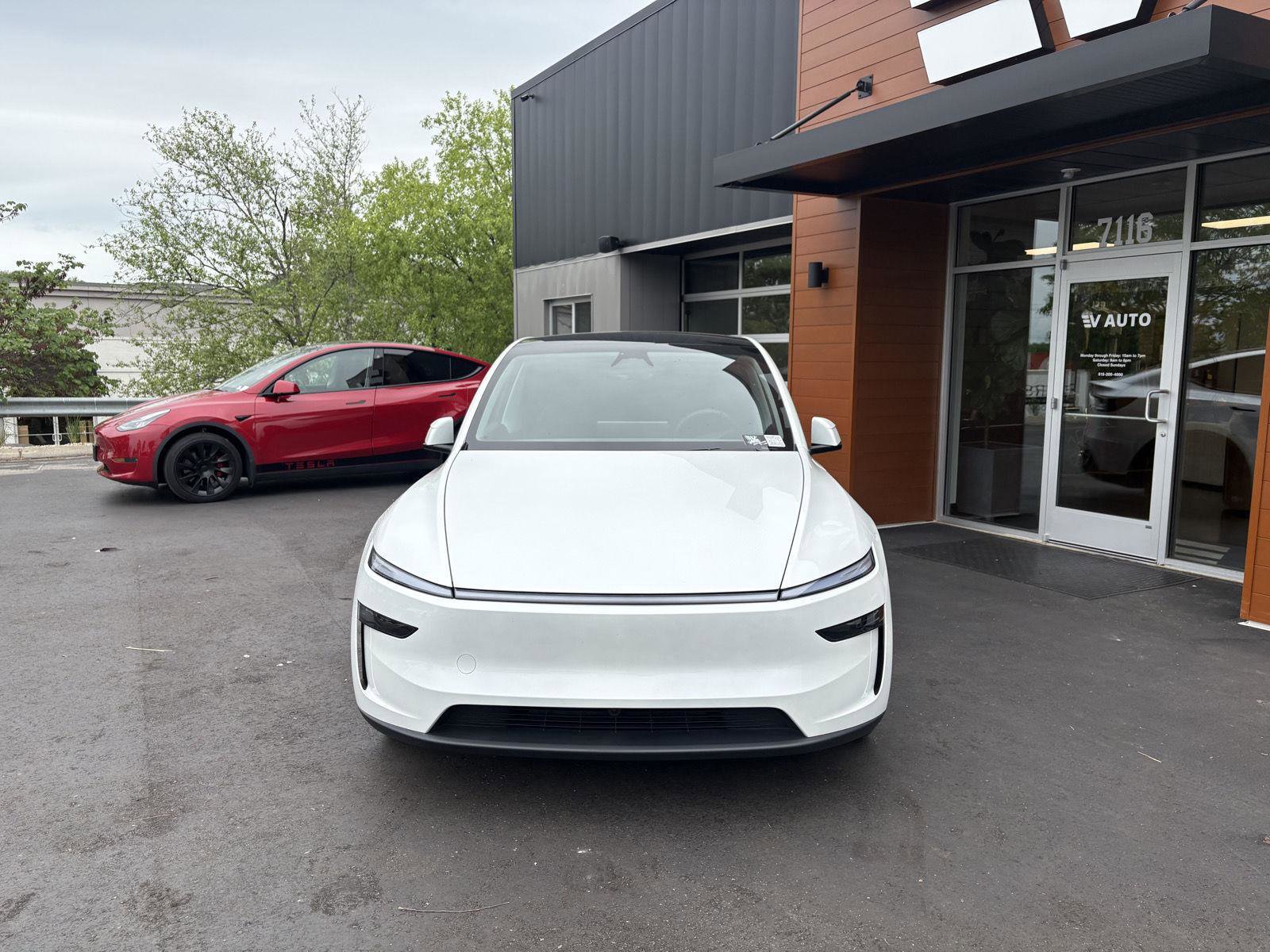 Used 2026 Tesla Model Y Long Range image 2