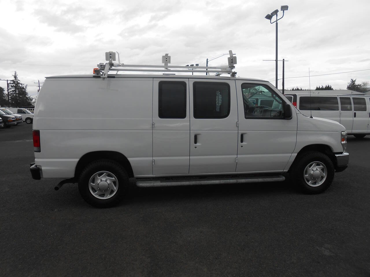 Used 2013 Ford E-250 and Econoline 250 w/ PWR Group image 2