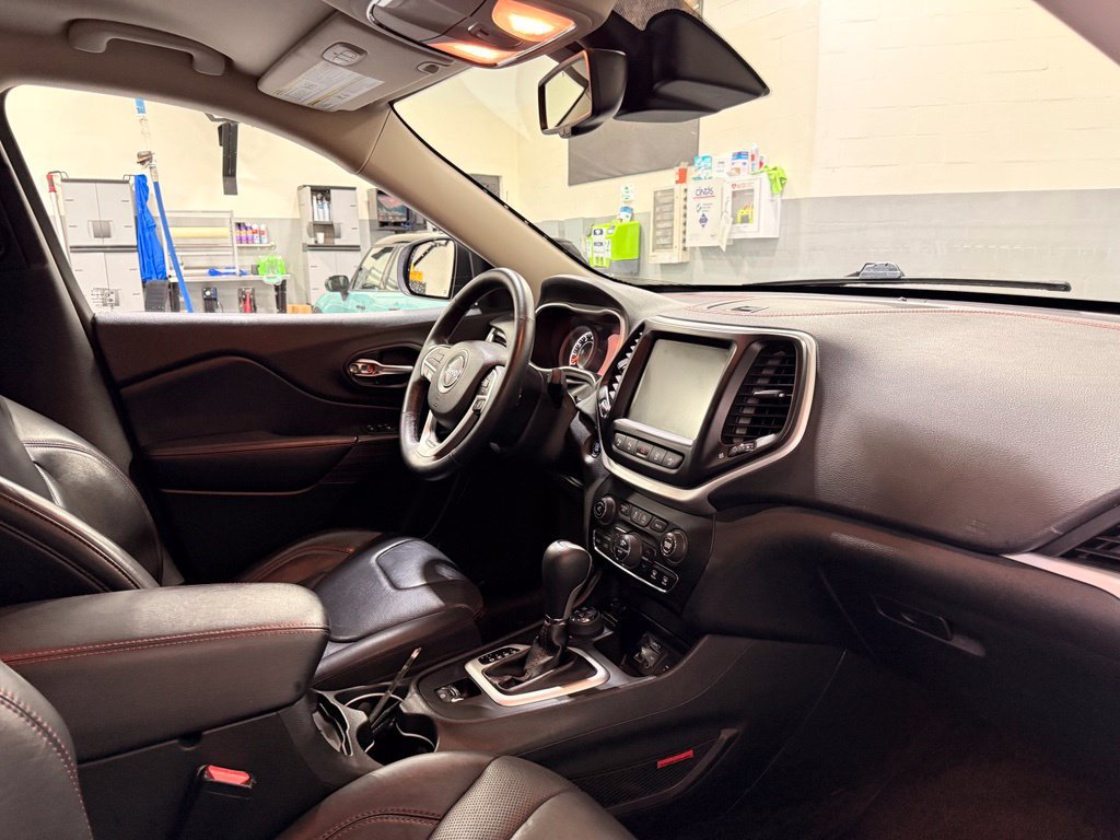 Used 2015 Jeep Cherokee Trailhawk w/ Comfort/Convenience Group AWD/4WD image 29