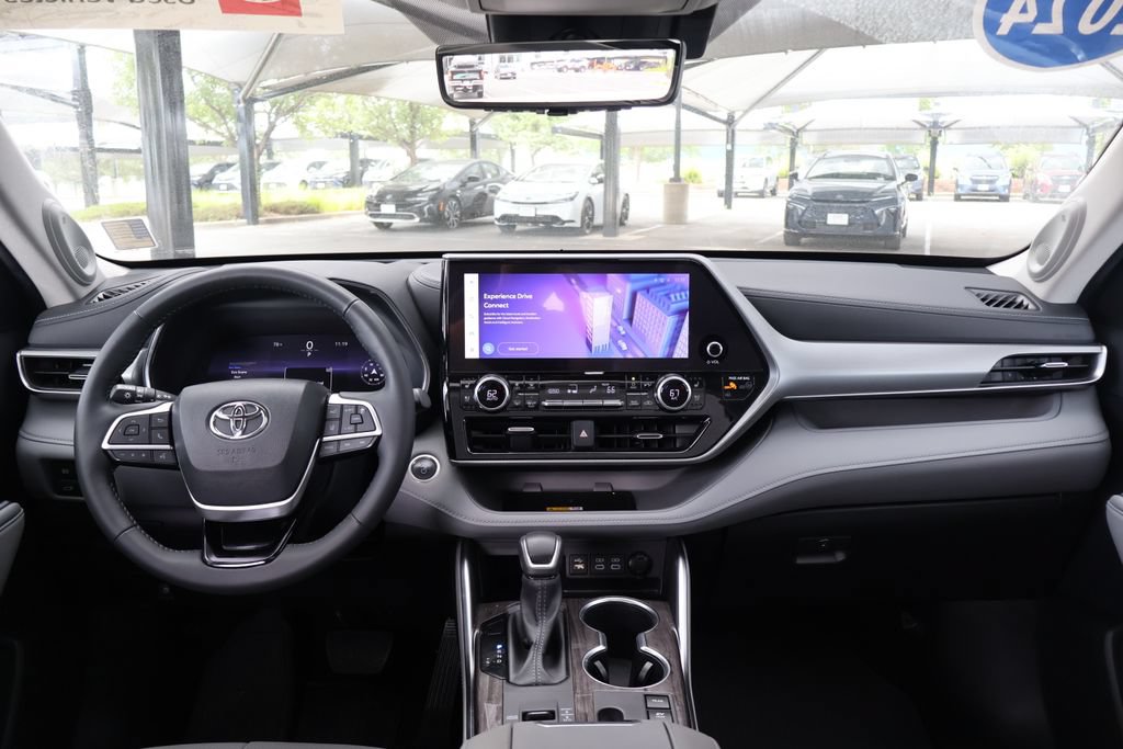 Used 2024 Toyota Highlander Platinum AWD/4WD image 25
