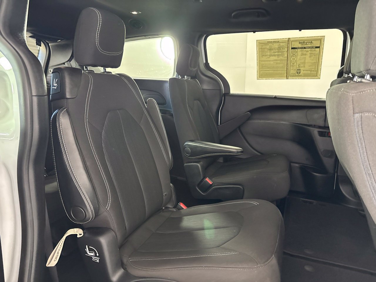 Used 2021 Chrysler Pacifica Touring w/ S Appearance Package FWD image 24