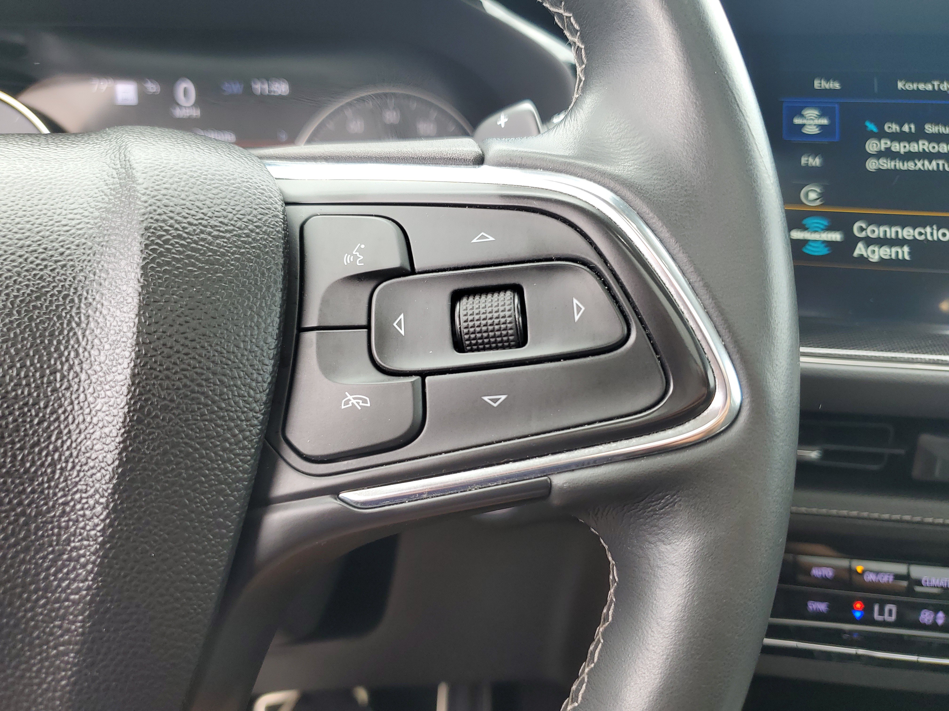 Used 2022 Buick Envision Essence w/ Technology Package I FWD image 22