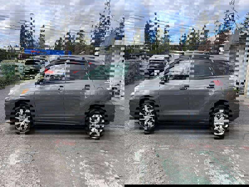 Used 2006 Toyota Matrix FWD image 2