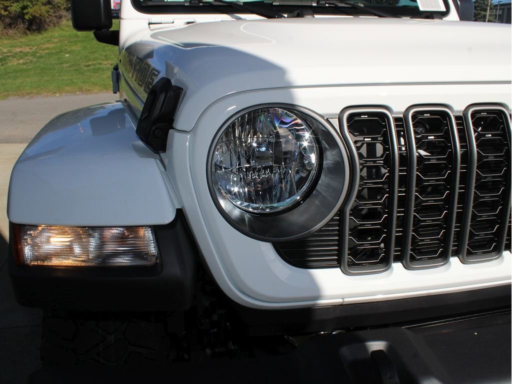 New 2025 Jeep Gladiator Sport image 35