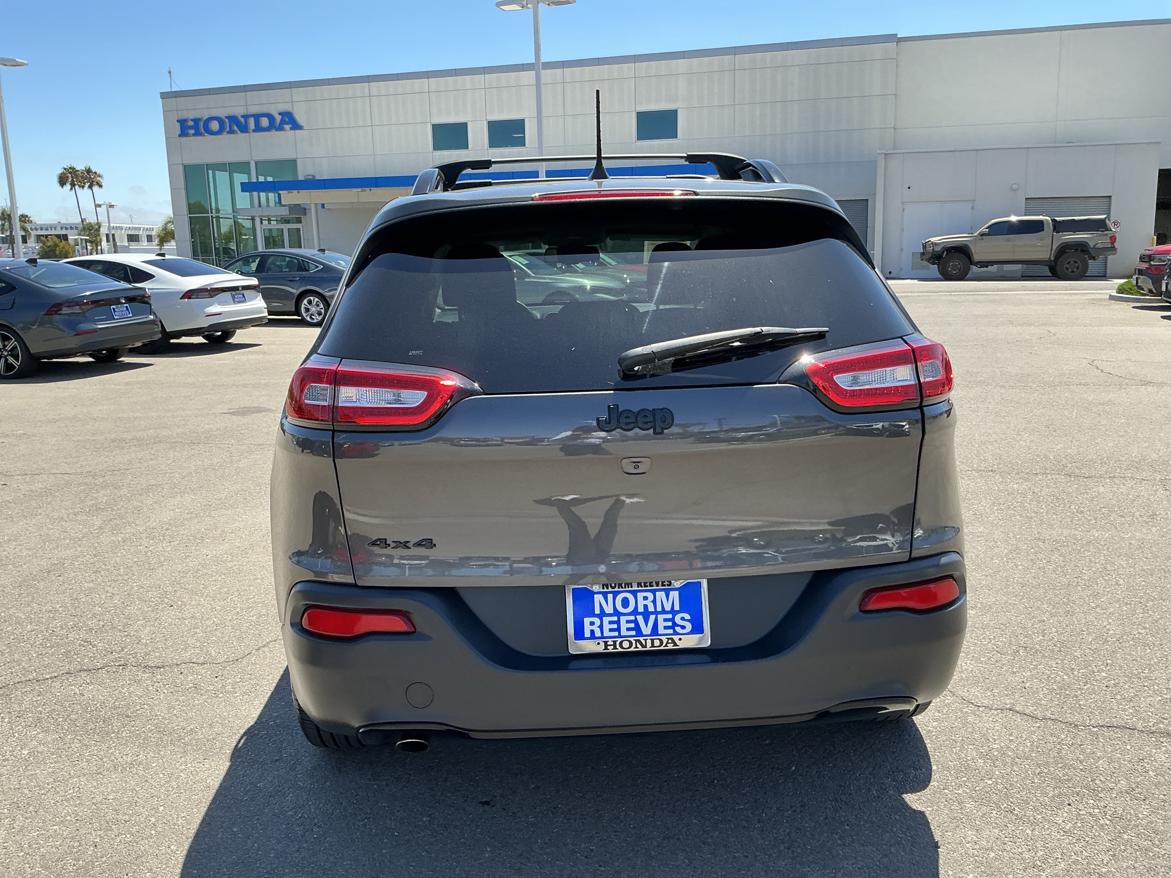 Used 2017 Jeep Cherokee High Altitude AWD/4WD image 4