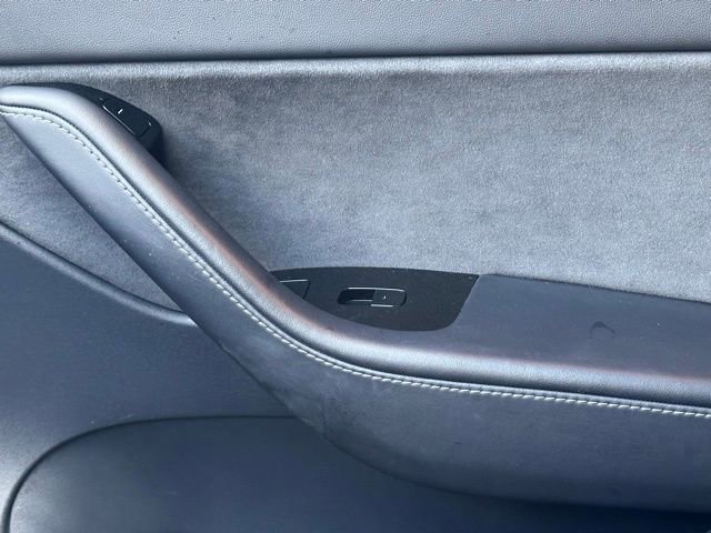 Used 2020 Tesla Model Y Long Range image 18